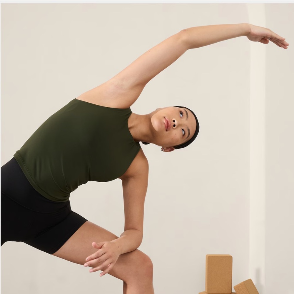 Athleta - TRANSCEND BUILT-IN BRA TANK in aspen olive